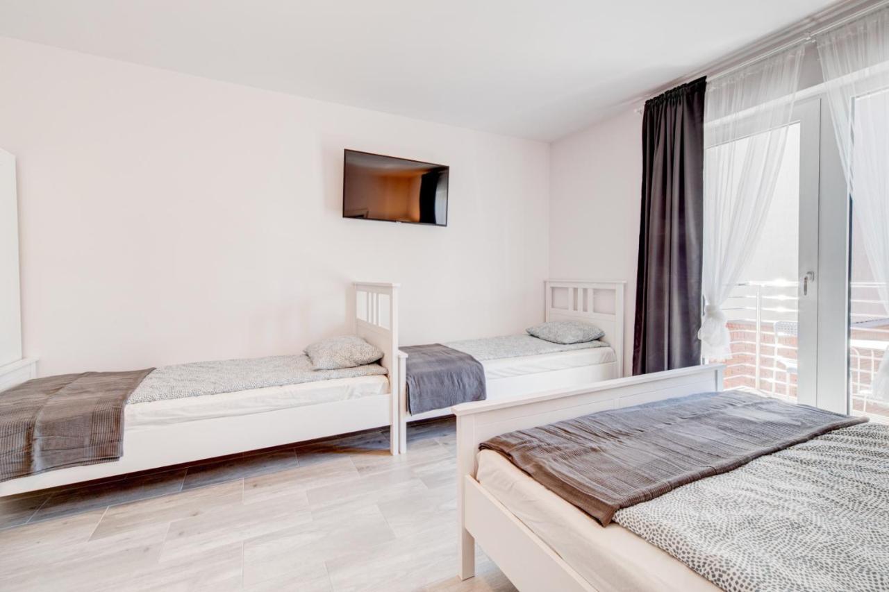 Pod Winogronem - Apartamenty Z Basenem I Wyzywieniem Побєрово Екстер'єр фото