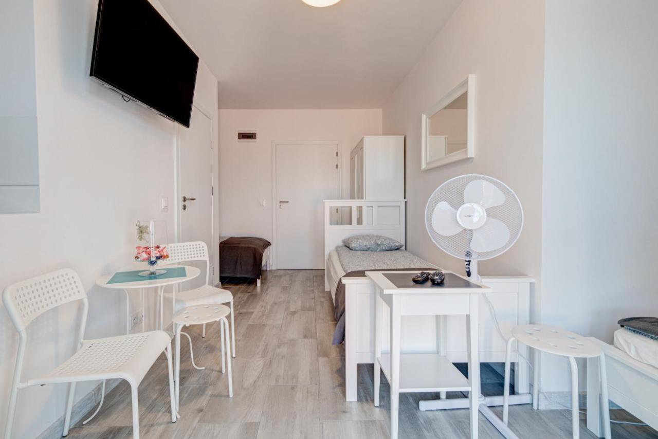 Pod Winogronem - Apartamenty Z Basenem I Wyzywieniem Побєрово Екстер'єр фото